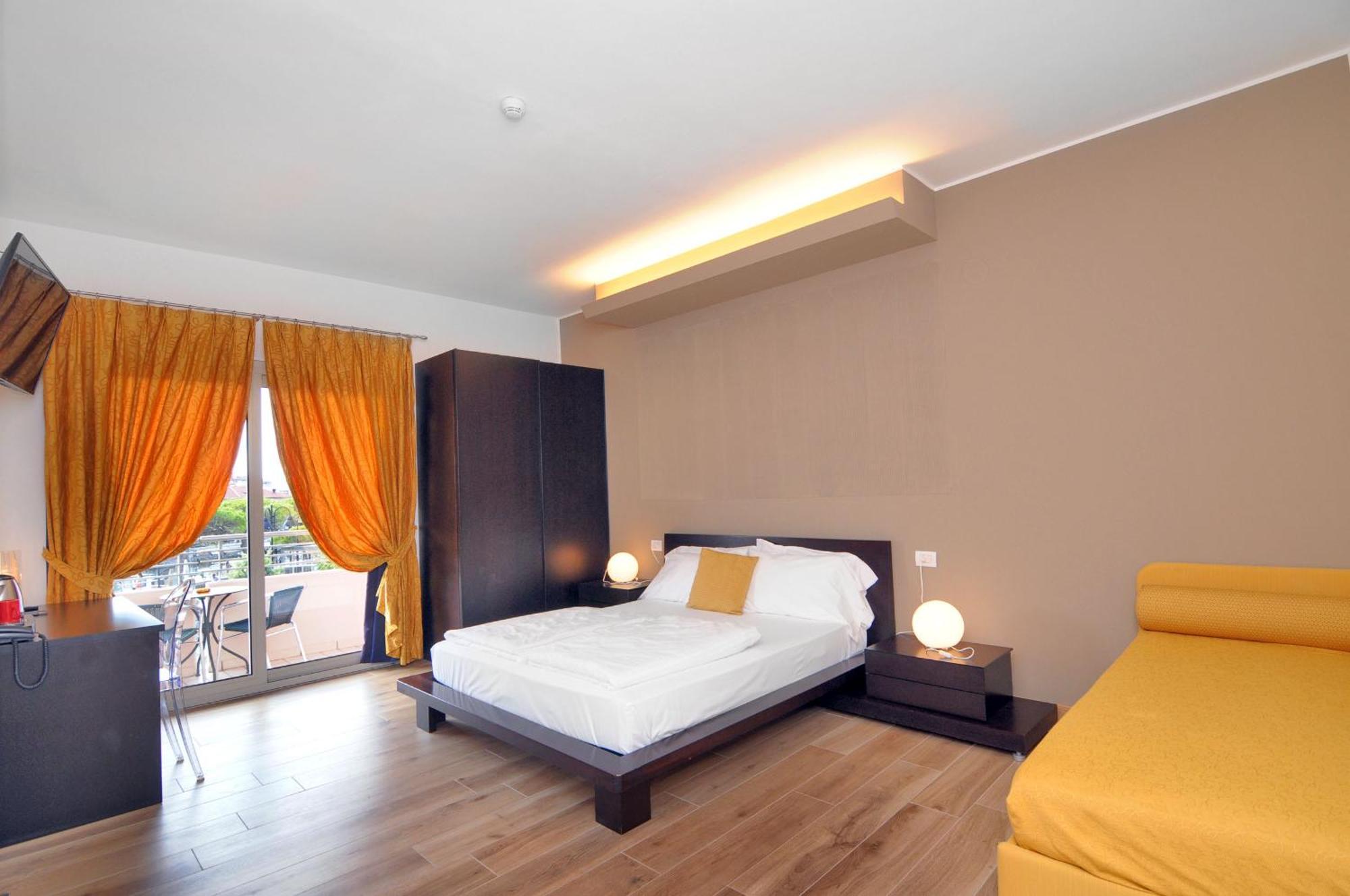 Eco Hotel Cleofe Caorle Bagian luar foto