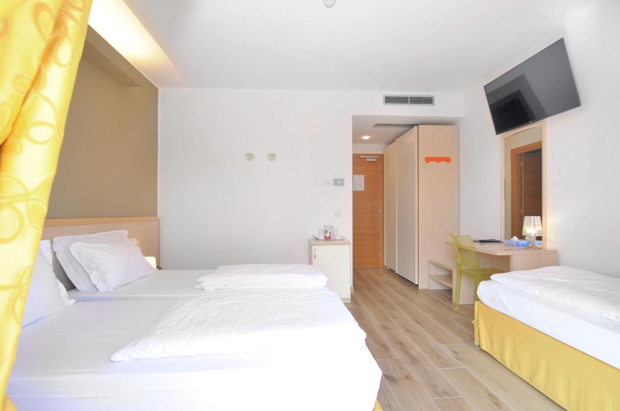 Eco Hotel Cleofe Caorle Bagian luar foto