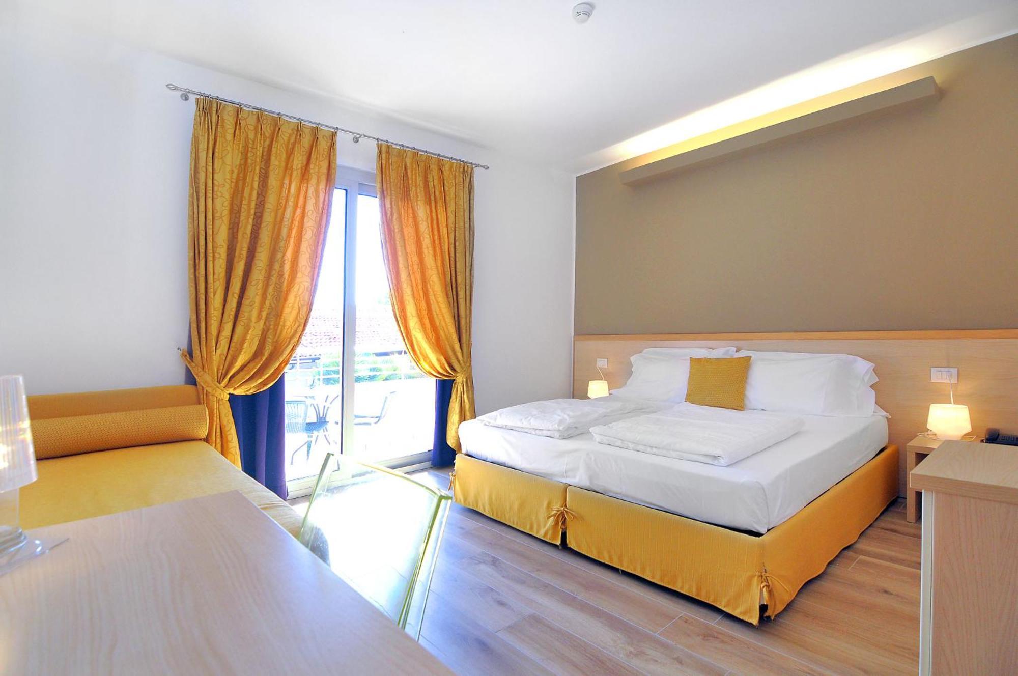 Eco Hotel Cleofe Caorle Bagian luar foto
