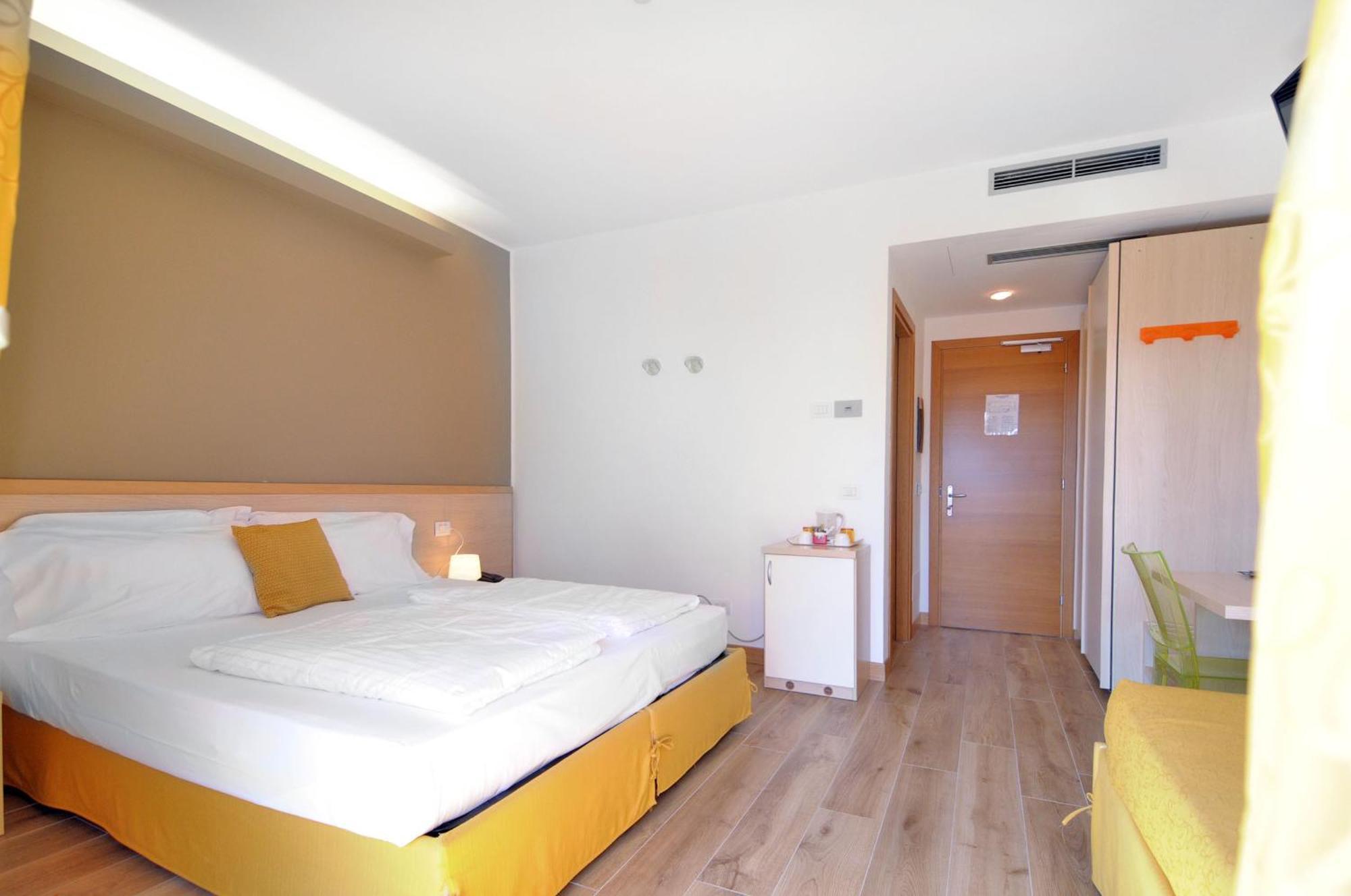 Eco Hotel Cleofe Caorle Bagian luar foto