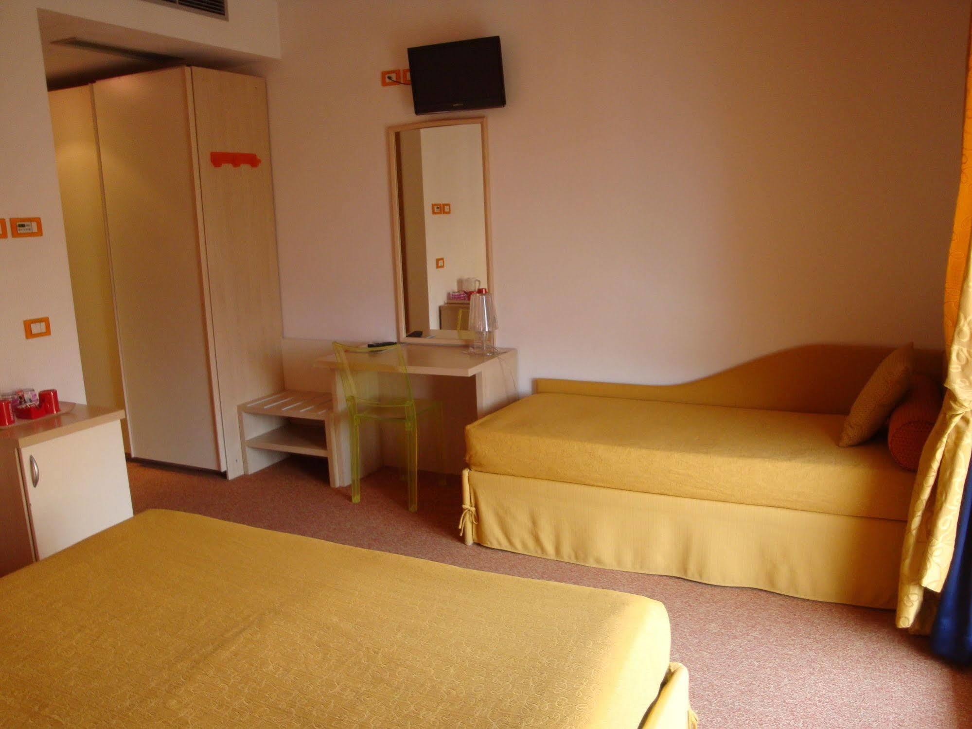 Eco Hotel Cleofe Caorle Bagian luar foto